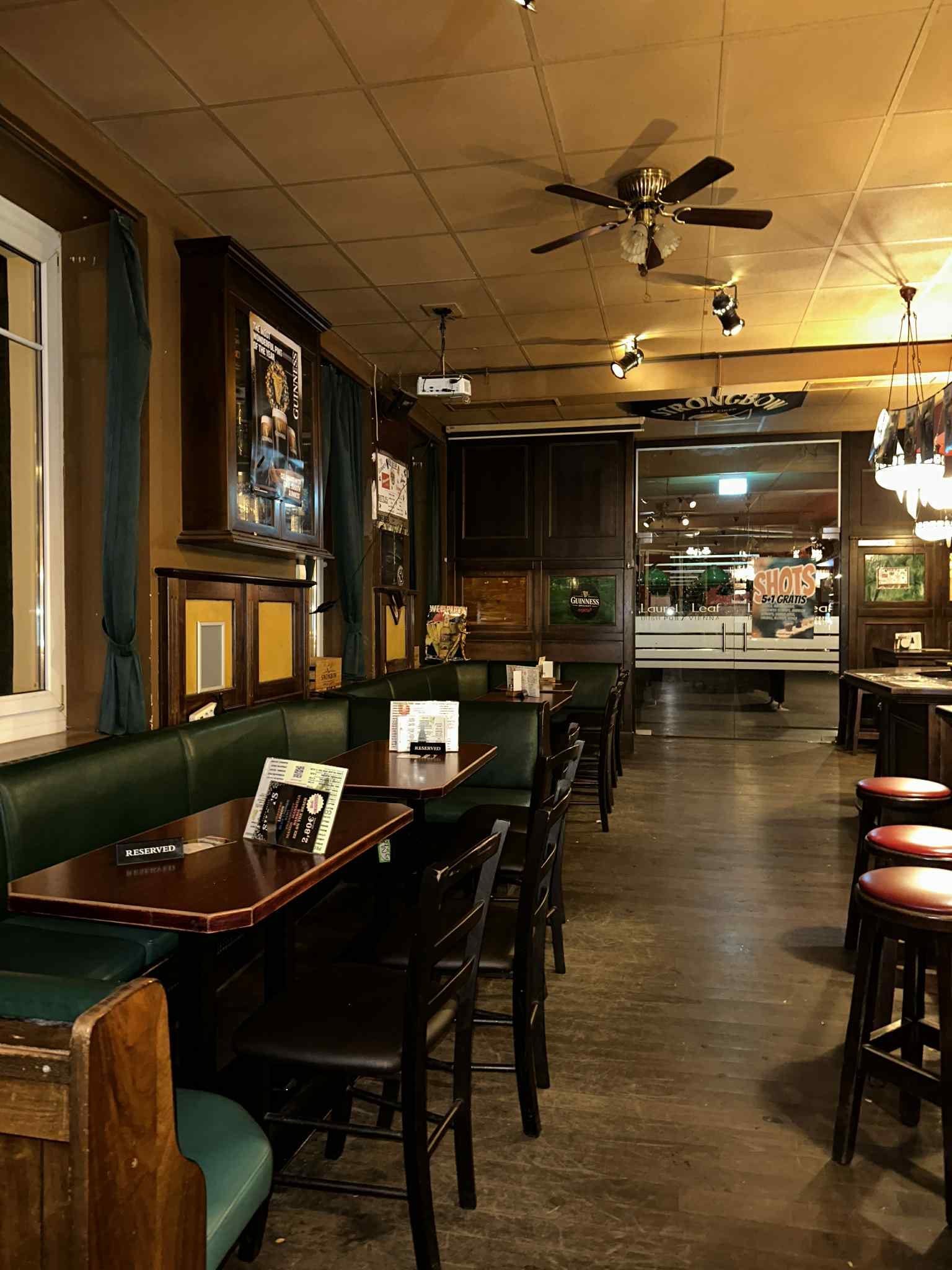 Laurel leaf irish pub  12