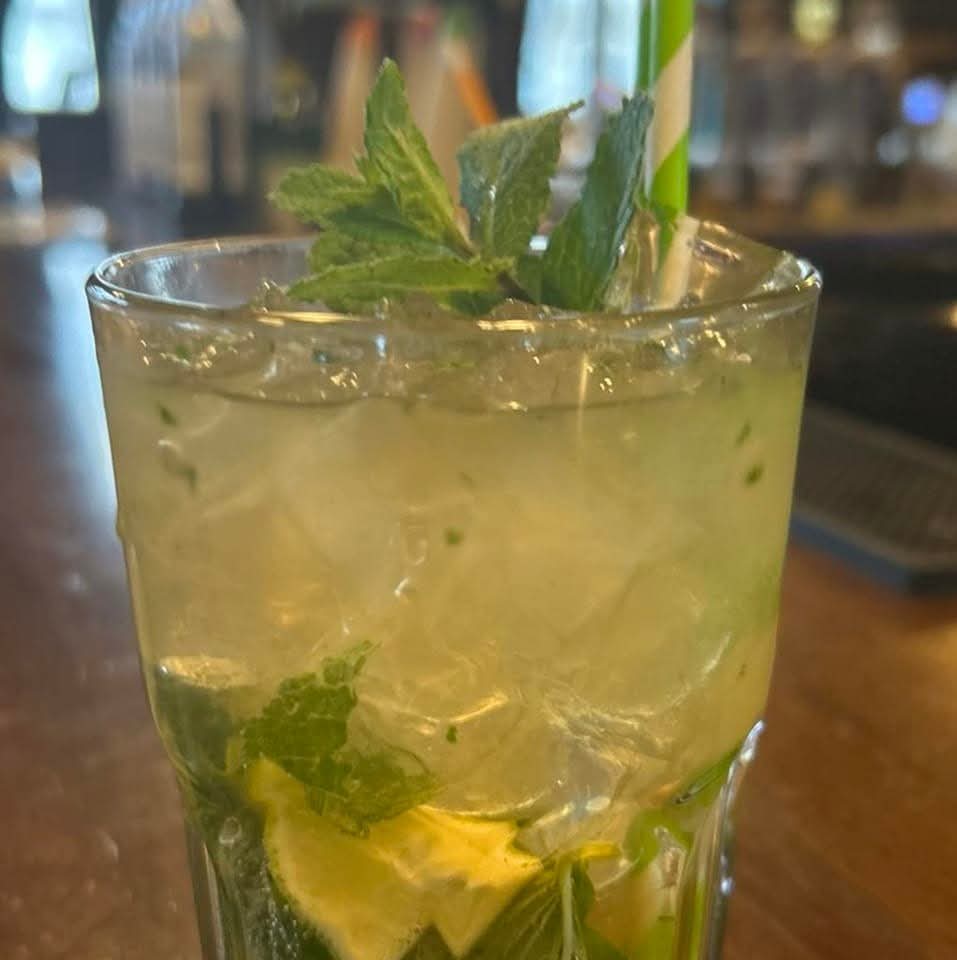 Laurel leaf irish pub  17
