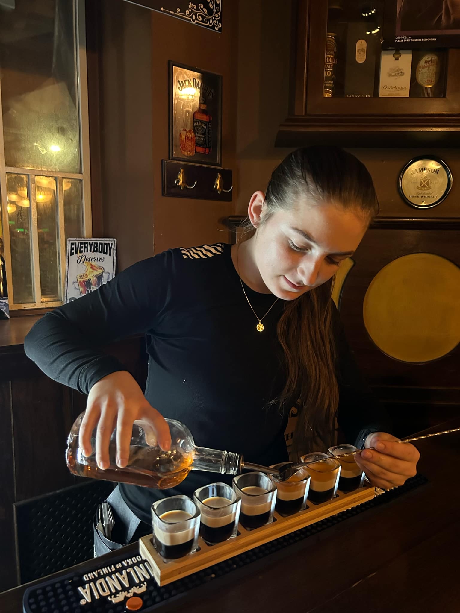 Laurel leaf irish pub  3