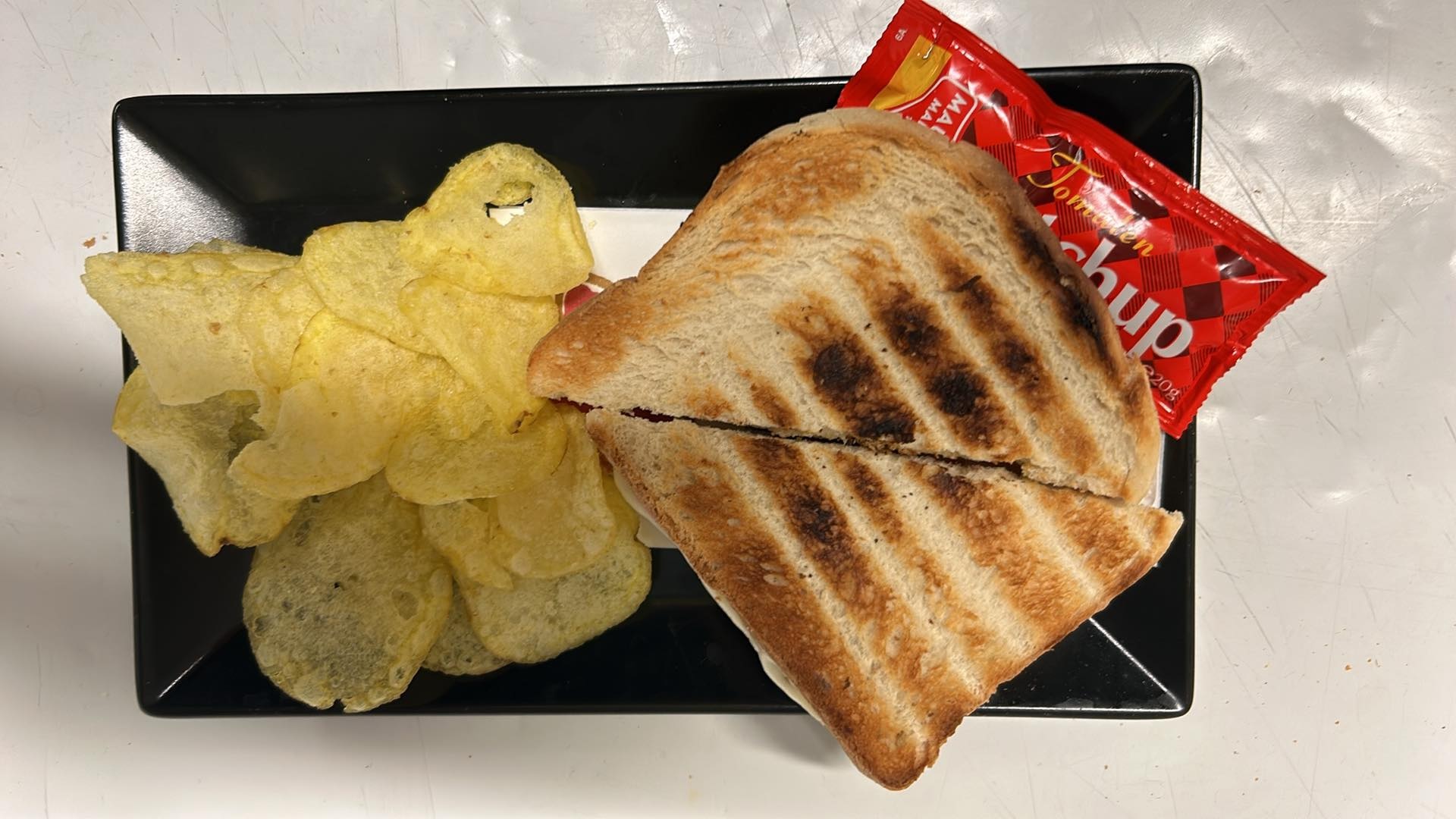 Laurel Leaf Toast mit Chips